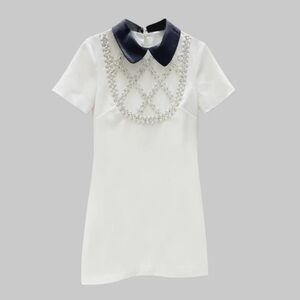 DRESS WITH CONTRASTING COLLAR AND JEWELRY DETAILS - WHITE
